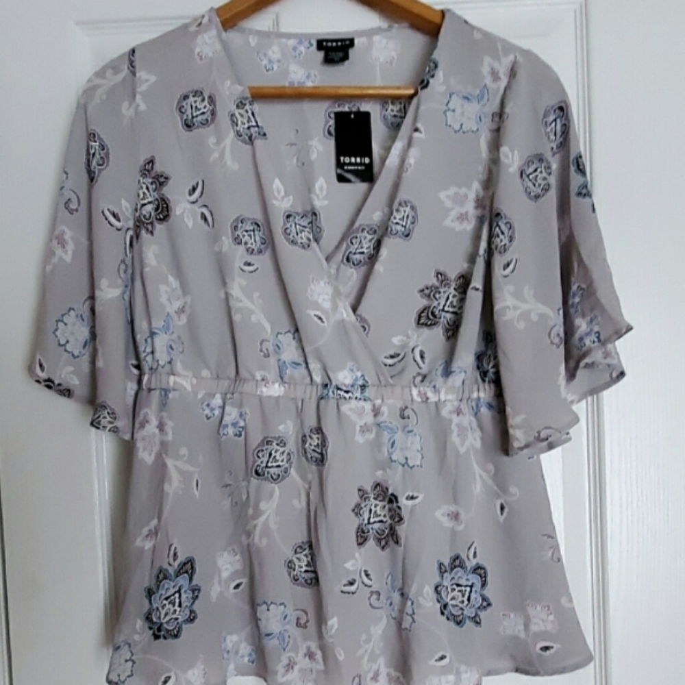 Torrid gray floral flowy top short sleeve sz 00